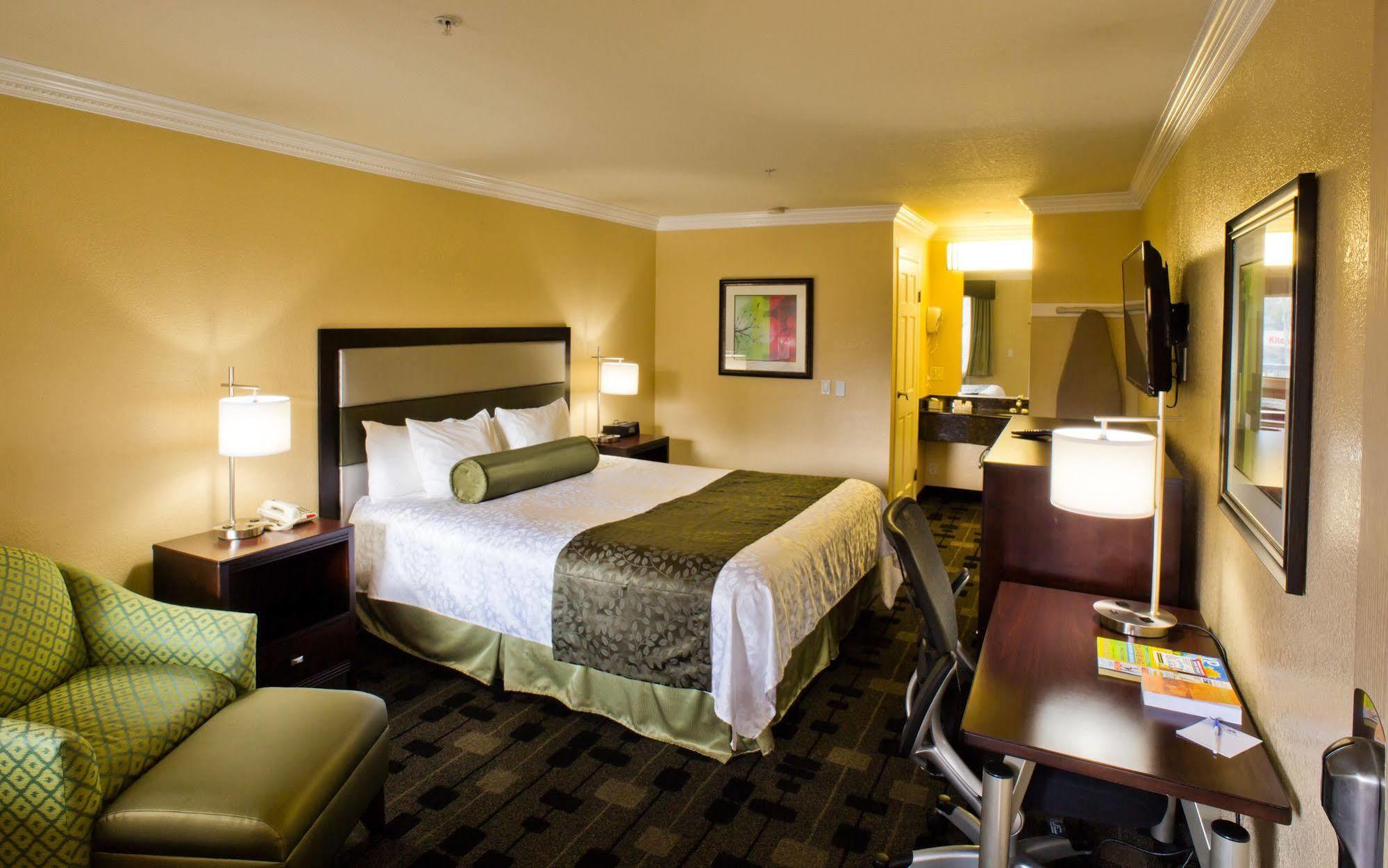 Aria Motel 2*